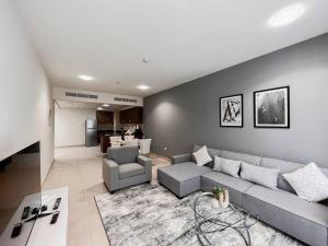 Posezení v ubytování StoneTree - Elite Residence 1 BR - Near Dubai Tram