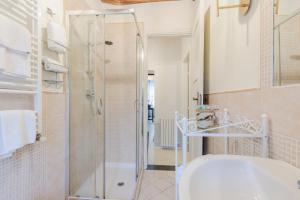 A bathroom at Iole