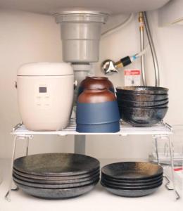 a shelf with plates and a mixer in a kitchen at Pirane House 201 東京スカイツリー浅草 押上駅が徒歩圏内 無料wifi in Tokyo