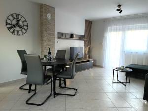 TV a/nebo společenská místnost v ubytování Apartments Elvira