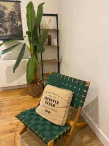 a green chair with a pillow sitting on it at Maison Farol in Salles