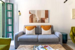 Posezení v ubytování Suites Maestranza - Puerta del Arenal by Magno Apartments