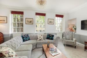 a living room with a couch and a table at 6 Bedroom City Centre Georgian Town House - Abbey & Baths-2 min walk in Bath