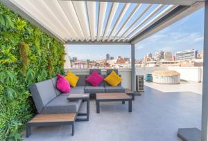 Posedenie v ubytovaní Old City Penthouse with fantastic views & parking