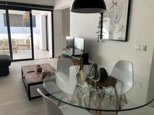 Zdjęcie z galerii obiektu La Sal - Two double bedroom apartment w mieście Lajares
