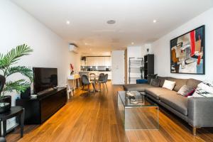 a living room with a couch and a tv in it at Apartment for 4 in the Heart of Shoreditch in London