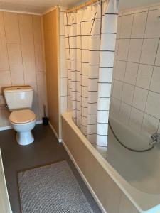 A bathroom at B&B De Notelaar