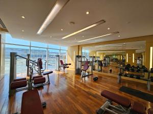 Fitness centrum a/nebo fitness zařízení v ubytování Vacay lettings - Upgraded studio at Damac tower JVC