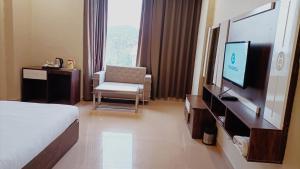 a hotel room with a bed and a flat screen tv at Hotel Emperor Paradise in Bilāspur