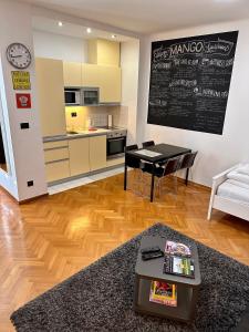 Kuchyň nebo kuchyňský kout v ubytování Apartments Mango Downtown
