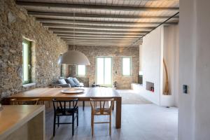 a kitchen and dining room with a table and chairs at Kalma Living Luxury Villas in Kithnos