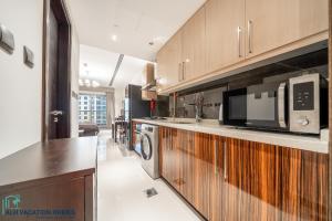 Ett kök eller pentry på ALH Vacay - Studio in Elite Downtown Residence