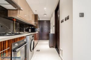 Virtuvė arba virtuvėlė apgyvendinimo įstaigoje ALH Vacay - Studio in Elite Downtown Residence