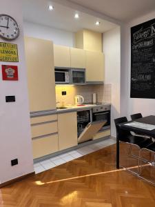 Kuchyň nebo kuchyňský kout v ubytování Apartments Mango Downtown