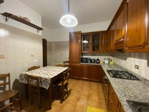 Kuchyň nebo kuchyňský kout v ubytování Fronte Fiera Apartment