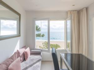 A seating area at Apartamentos Aromar