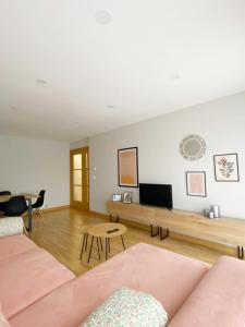 a living room with a couch and a flat screen tv at Camiño Vello 2 in Viveiro