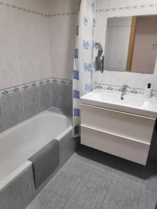 a bathroom with a sink and a tub and a sink and a mirror at Estudio Francés, Parking privado gratuito in Logroño
