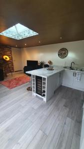 A cozinha ou cozinha compacta de Lyme View Lodge