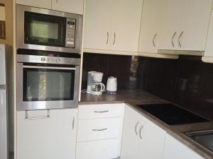A kitchen or kitchenette at Demy's apartment