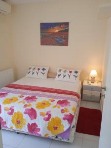 A bed or beds in a room at Demy's apartment