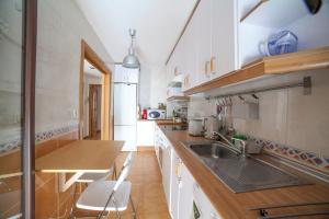A kitchen or kitchenette at Flat with parking in the center of Las Rozas