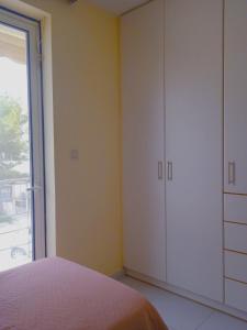 A bed or beds in a room at Demy's apartment