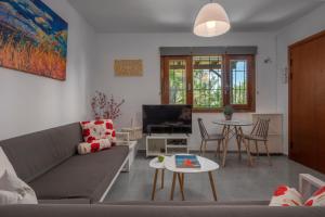 Χώρος καθιστικού στο Pine Villa - NG Sani Villas