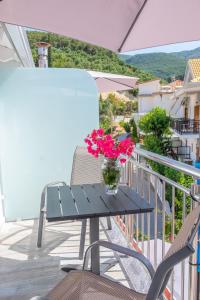 En balkon eller terrasse på Serenity Luxe Suites