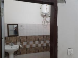 Ένα μπάνιο στο Hotel aasra guest house +20 φωτογραφίες