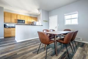 a kitchen and dining room with a table and chairs at Santa Clara 3BR w Gym Pool WD nr highways SFO-463 in Santa Clara