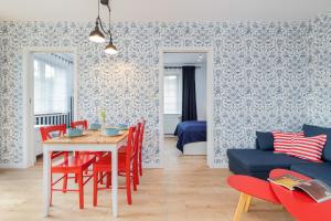 a living room with a table and chairs and a couch at Liliowa Seaside Apartments by Renters in Dębki