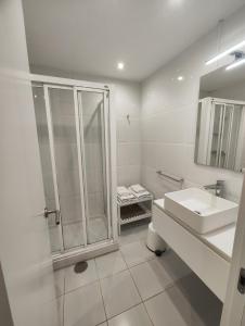 A bathroom at Castillo de Santa Clara