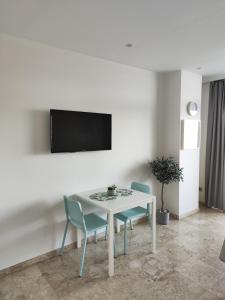 A television and/or entertainment centre at Castillo de Santa Clara