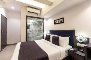 Postel nebo postele na pokoji v ubytování Hotel Larmont Luxury