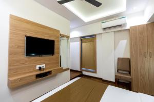 TV a/nebo společenská místnost v ubytování Hotel Larmont Luxury