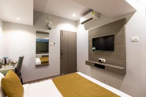 TV a/nebo společenská místnost v ubytování Hotel Larmont Luxury