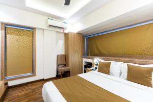 Postel nebo postele na pokoji v ubytování Hotel Larmont Luxury