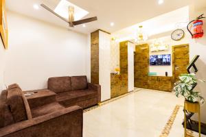TV a/nebo společenská místnost v ubytování Hotel Larmont Luxury + 37 fotografií