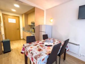 Kuchyň nebo kuchyňský kout v ubytování Apartamentos Princesa Park 3000