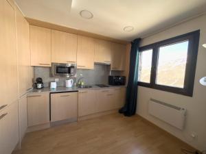 Kuchyň nebo kuchyňský kout v ubytování Apartamentos Princesa Park 3000