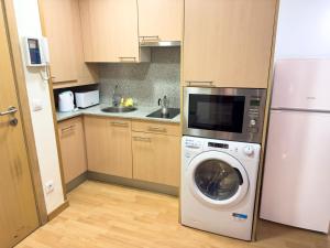 Kuchyň nebo kuchyňský kout v ubytování Apartamentos Princesa Park 3000