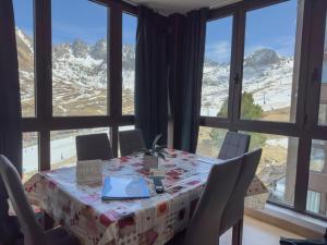Nespecifikovaný výhled na hory nebo výhled na hory při pohledu z apartmánu
