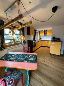 Kuchyň nebo kuchyňský kout v ubytování Charmante farbenfrohe Wohnung für zwei + 5 fotografií