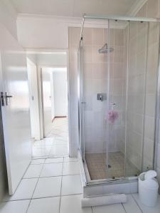 Ένα μπάνιο στο Home away from home +5 φωτογραφίες