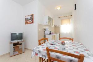 Kuchyň nebo kuchyňský kout v ubytování Apartments Anastazija