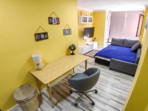 a room with a desk and a bed and a bedroom at Apartamento en Calle Heraclio Sánchez in Las Lagunas