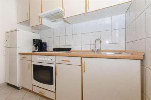 Kuchyň nebo kuchyňský kout v ubytování Apartments Nada