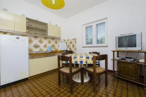 Kuchyň nebo kuchyňský kout v ubytování Apartments Nada