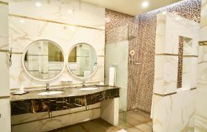 Gallery image of Circle Club Faisalabad in Faisalabad +30 photos